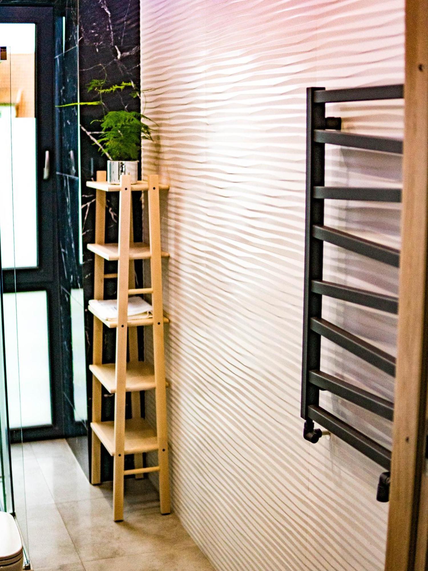 Cobalt Apartment *